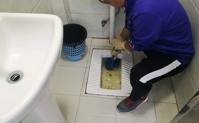 卫滨疏通蹲坑