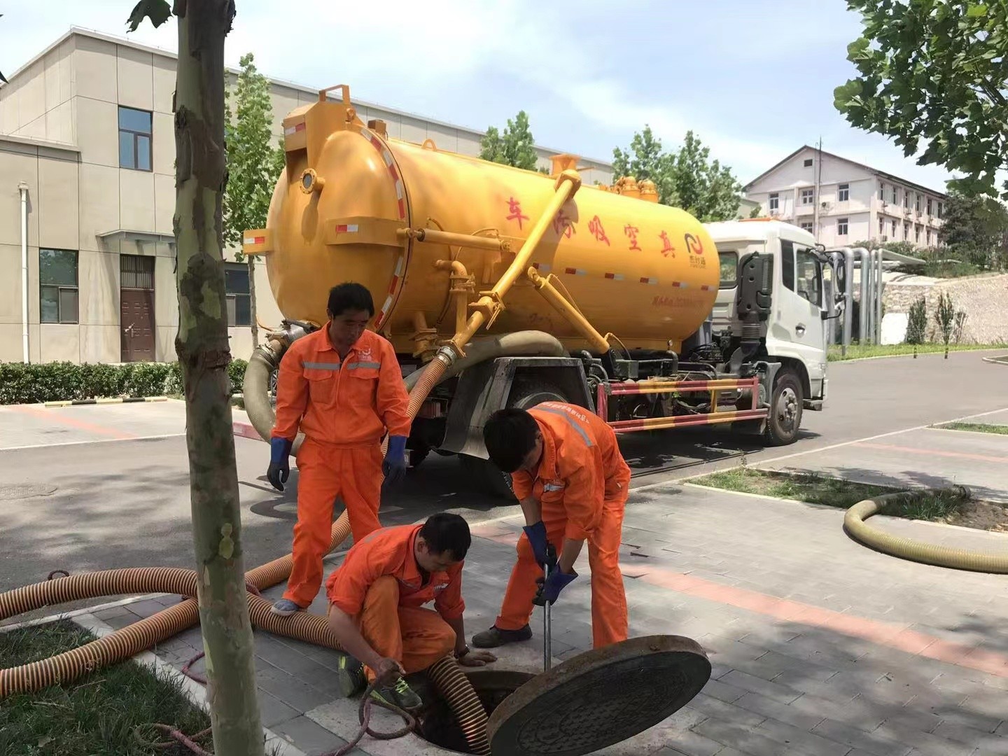 卫滨化粪池清理与5-8吨吸粪车施工效率分析